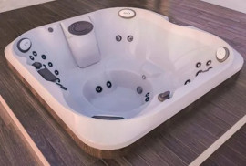 SPA JACUZZI J-215 COM FECHAMENTO EM MADEIRA ECOLGICA
